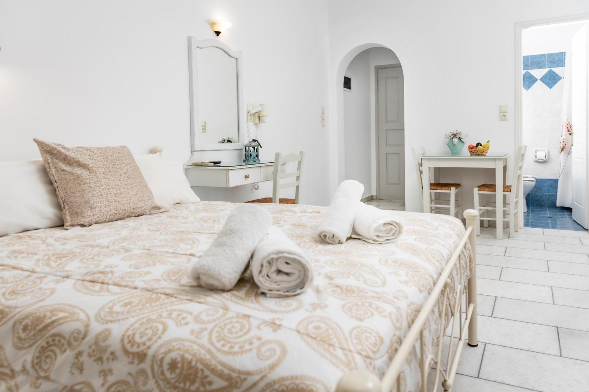 Depis Studios & Apartments Naxos City Exteriör bild