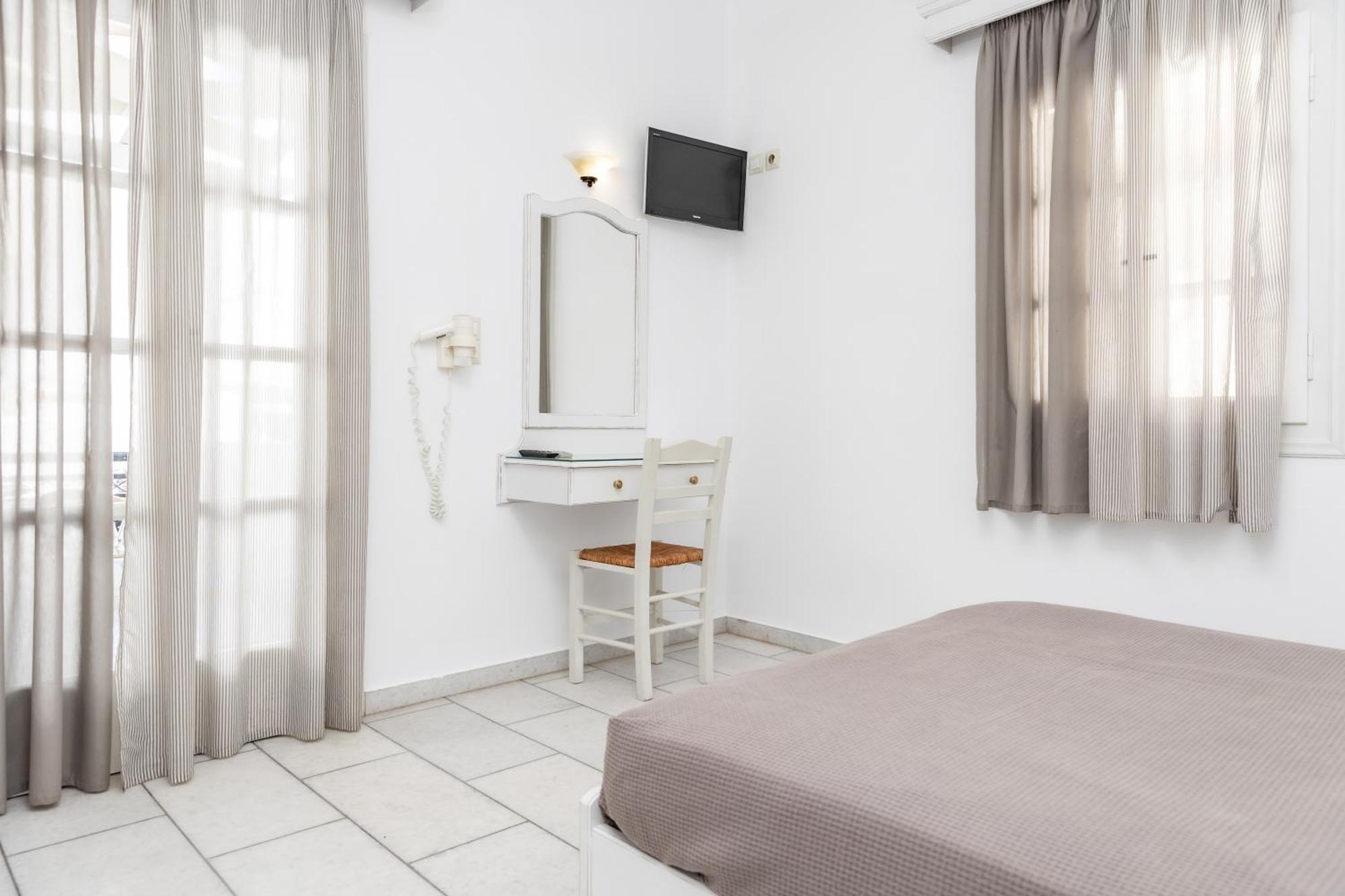 Depis Studios & Apartments Naxos City Exteriör bild