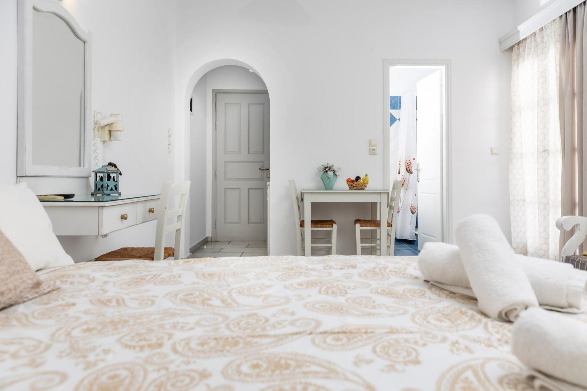 Depis Studios & Apartments Naxos City Exteriör bild