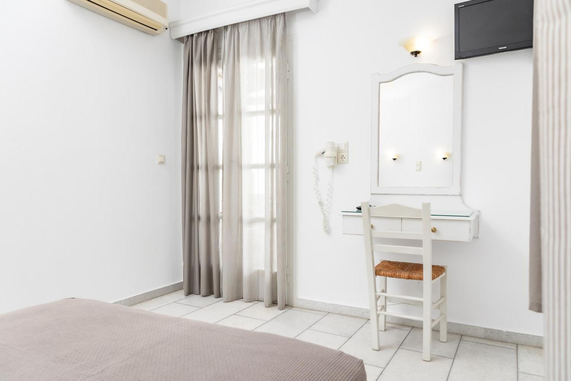 Depis Studios & Apartments Naxos City Exteriör bild