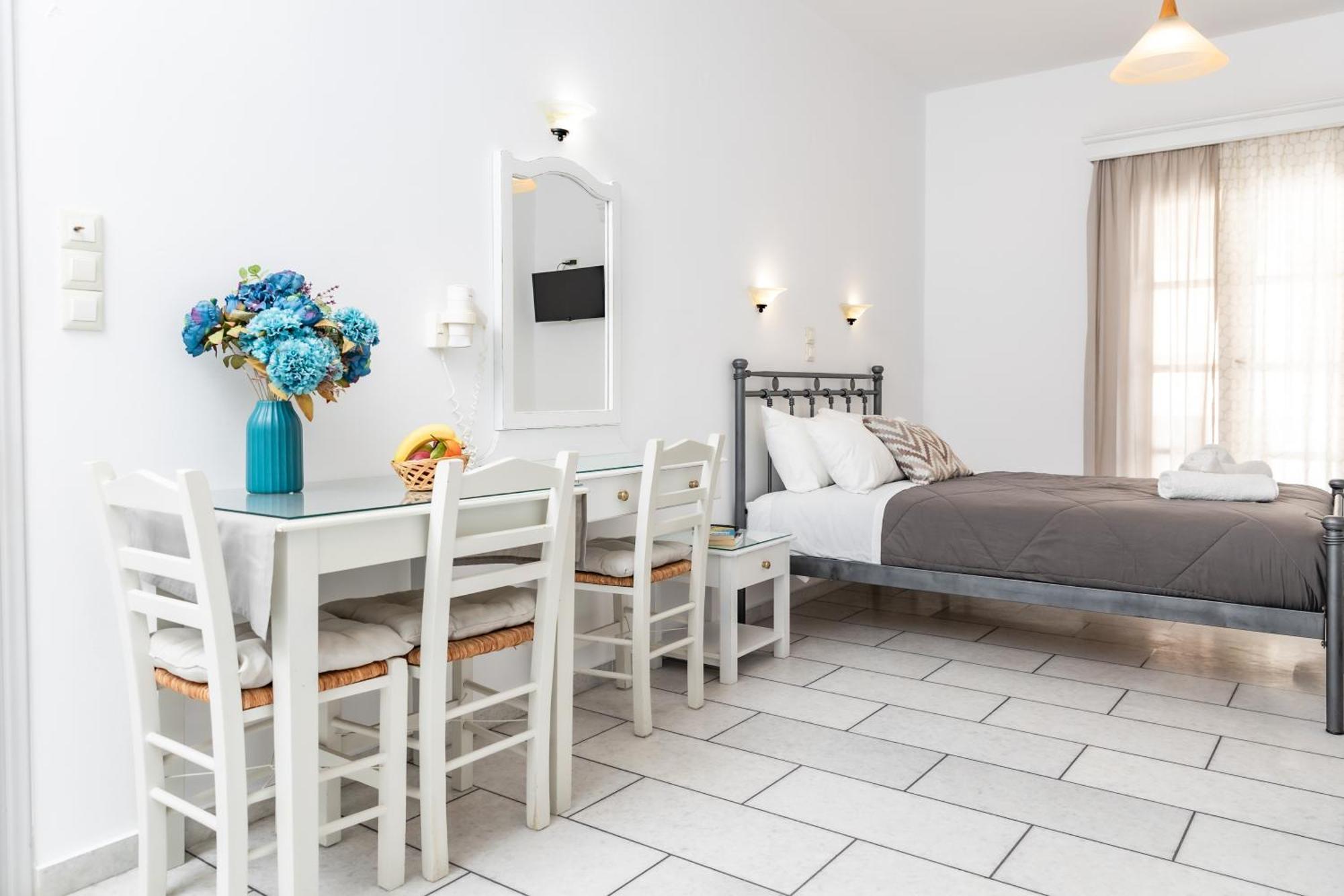 Depis Studios & Apartments Naxos City Exteriör bild