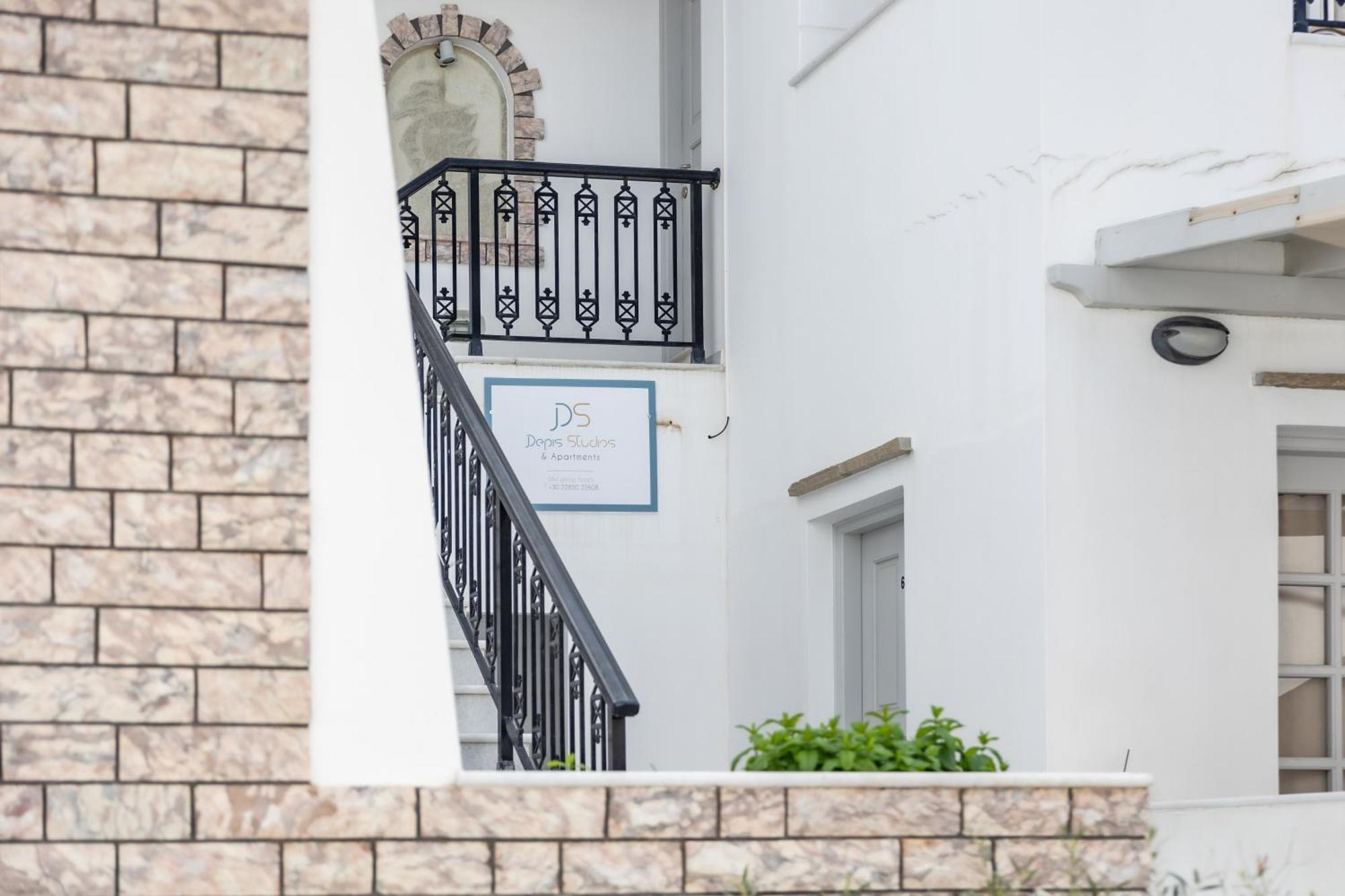 Depis Studios & Apartments Naxos City Exteriör bild