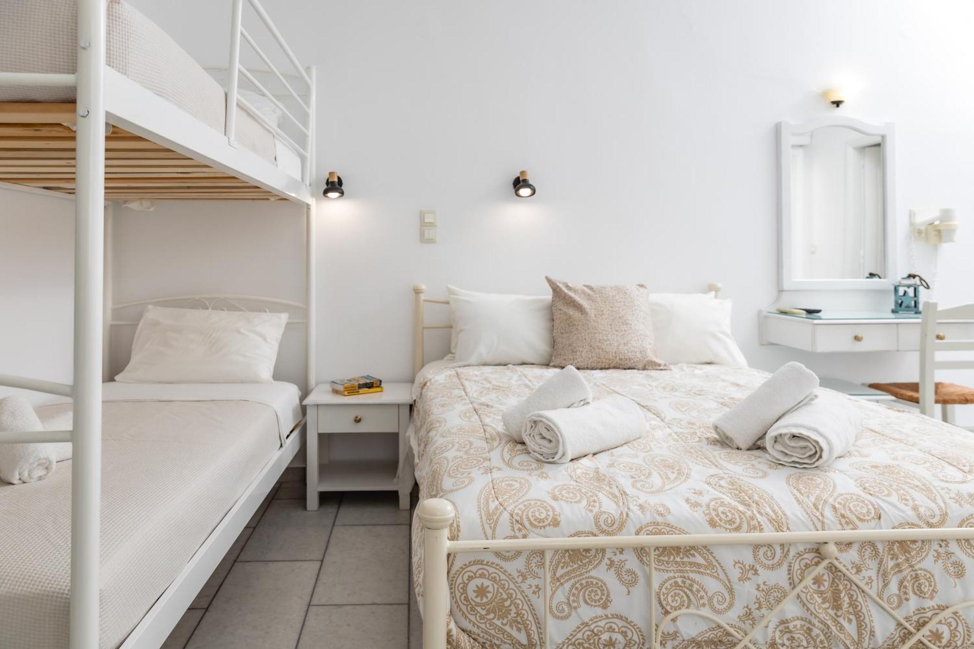 Depis Studios & Apartments Naxos City Exteriör bild