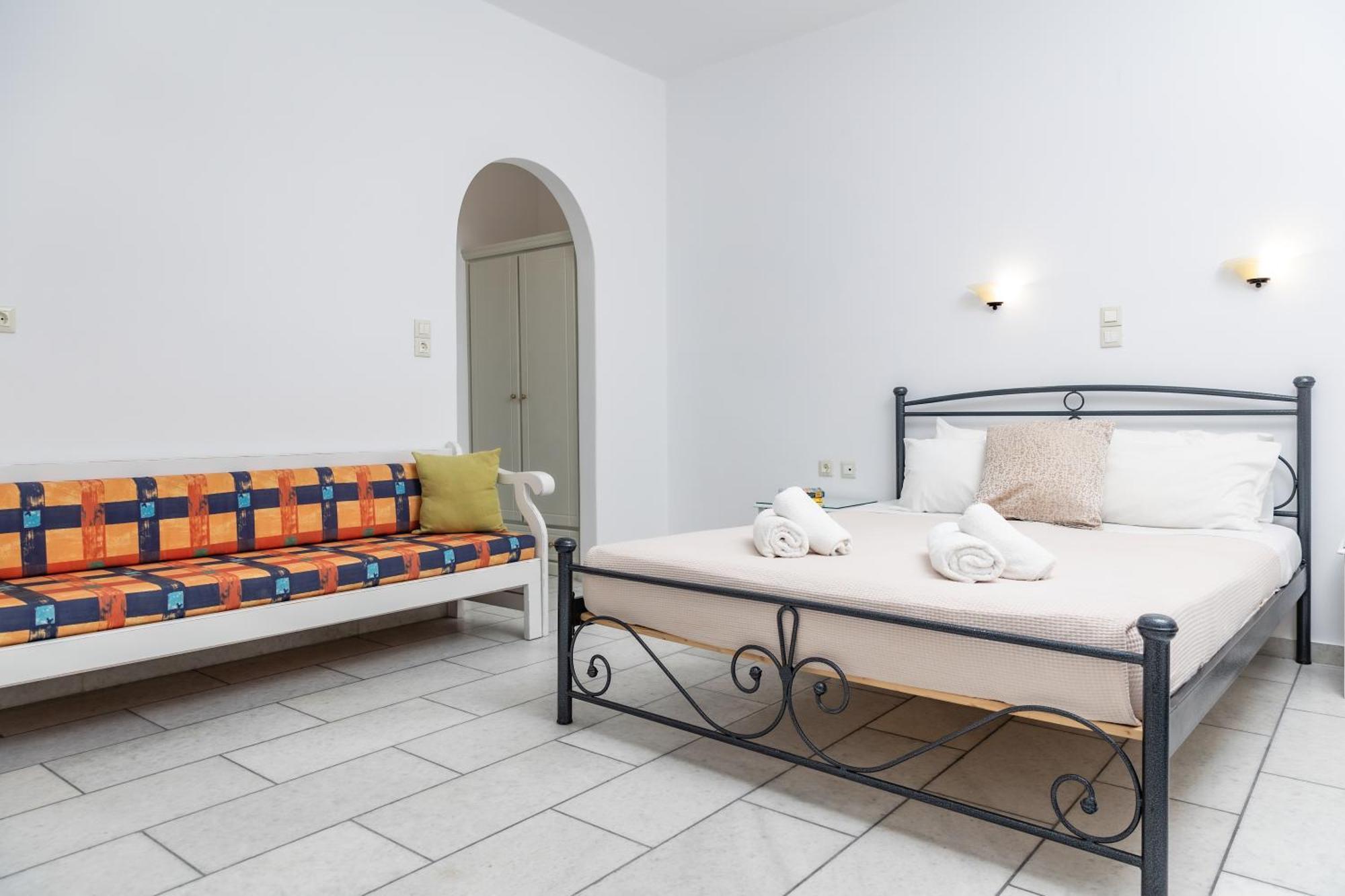 Depis Studios & Apartments Naxos City Exteriör bild