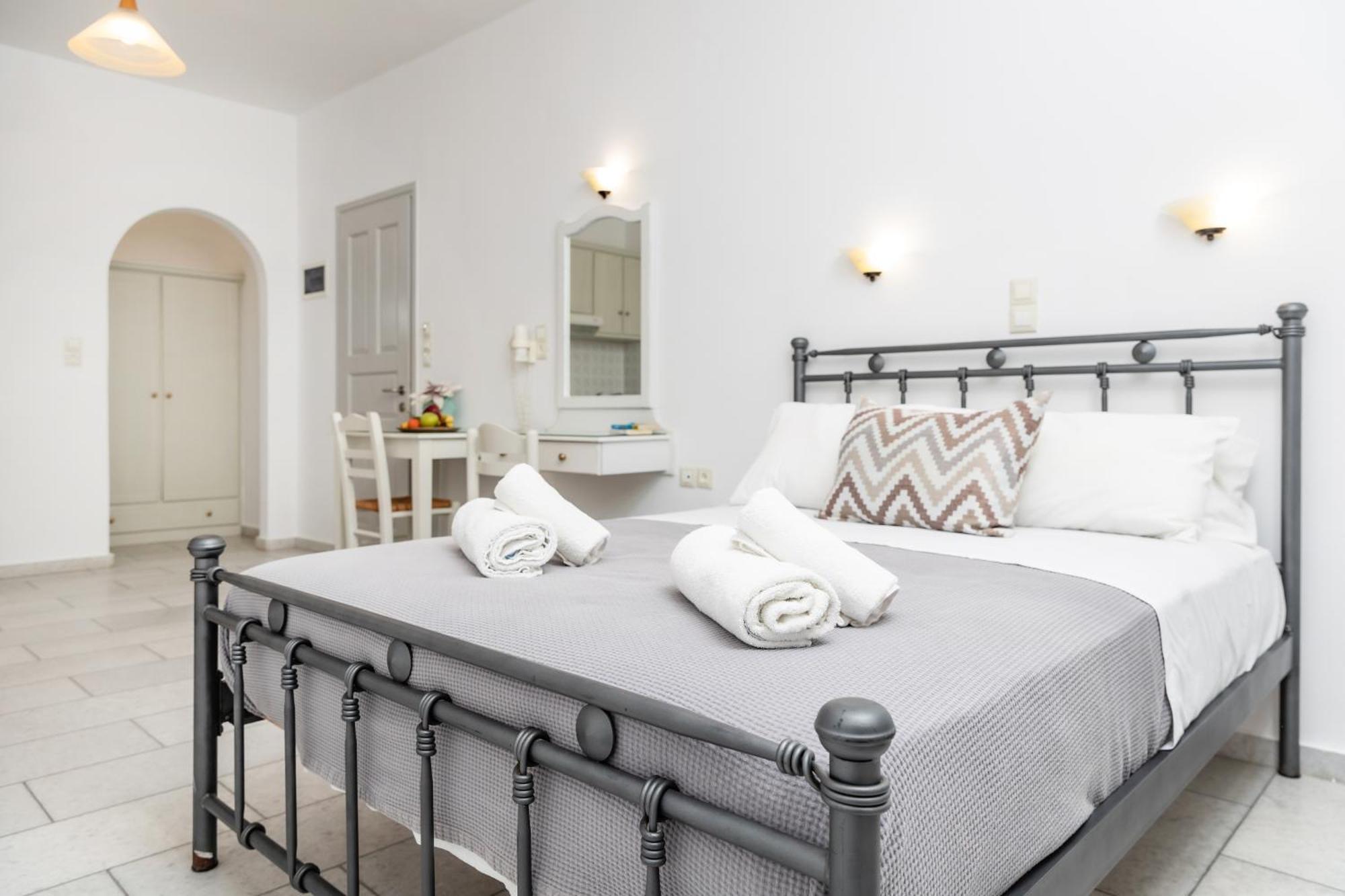 Depis Studios & Apartments Naxos City Exteriör bild